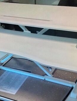 Stehpult, höhenverstellbarer Schreibtischaufsatz. - Essen