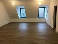 Balkon - Große 2-Zimmerwohnung - Neue Einbauküche - Fußbodenheizung - TG-Stellplatz - Aufzug - Höchstadt (Aisch)