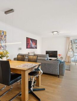 Moderne Stadtwohnung mit Balkon zum Innenhof - Düsseldorf