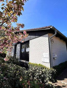 Schöner Bungalow - vollunterkellert- mit Garage - großer Garten - direkte Feldrandlage - Gommersheim