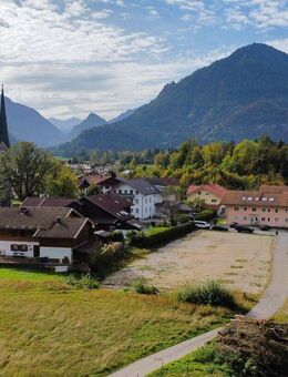 Herrliche Dachgeschosswohnung mit zwei Balkonen in sonniger Lage - Ruhpolding