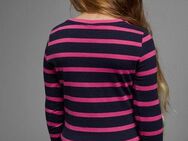 KIDSWORLD Langarmshirt für kleine Mädchen langärmlig, Basic-Passform, mit mehrfarbigen Streifen