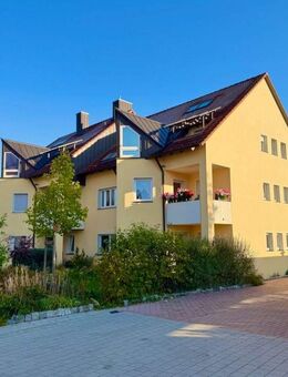 Schöne 3-Zimmer-Wohnung mit Loggia und Carport in naturnaher Lage von Oberasbach - Oberasbach