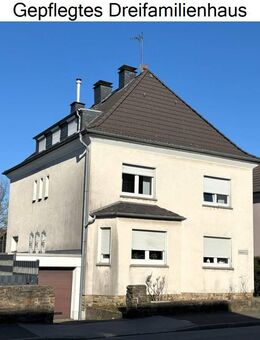Sanierte 2,5 Zi.-Dachgeschosswohnung in Dreifamilienhaus - Velbert