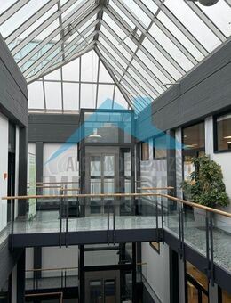 Modernisiertes und großzügiges Geschäftshaus mit eigenen PKW-Stellplätzen in zentraler Lage! - Sontra