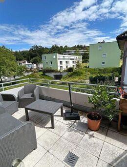 Schöne große 2,5 Zi- Wohnung mit Dachterrasse, Einbauküche und Tiefgaragenstellplatz in Pforzheim - Pforzheim