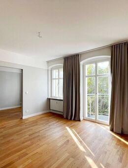 Großzügige Dachgeschoss-Maisonette mit EBK, Parkett, 2 Bädern und Balkon..... - Berlin