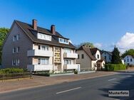 Vierfamilienhaus, nebst Balkonen - Hausen (Wied)