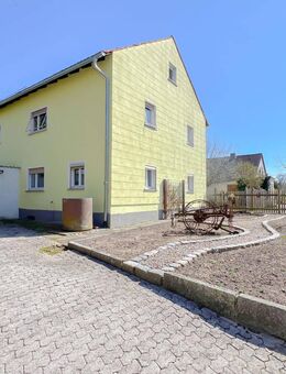 Alles außer gewöhnlich - Einfamilienhaus mit viel Platz und praktischen Nebengebäuden! Sofort frei! - Schwabach