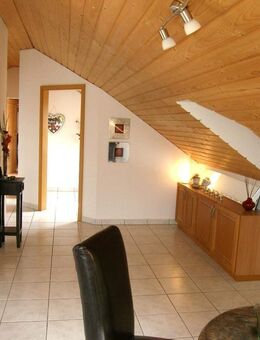 Attraktive DG-Wohnung mit viel Staufläche - Gersthofen