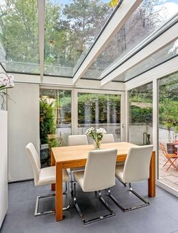 Stilvolle 3-Zimmer-Wohnung mit Wintergarten und großzügiger Terrasse - Stuttgart