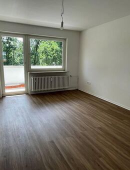 Saniert! Helle 2-Zimmerwohnung mit Balkon - Neu Isenburg