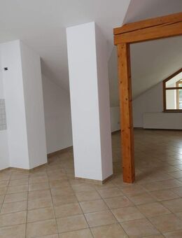 Großzügige Dachgeschosswohnung mit Wintergarten, Balkon & Weitblick - sofort bezugsfrei! - Waldkraiburg