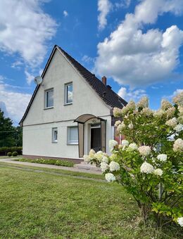 Charmante Doppelhaushälfte mit Seeblick und Sanierungspotenzial in Rechlin - Rechlin