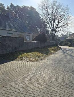 Freistehendes Einfamilienhaus mit großem Grundstück, 2 Garagen und massivem Nebengelass - Elbe-Parey