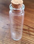kleine Glasflasche/ Glasröhrchen mit Korken in 01099