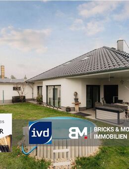 Eleganter Bungalow in Markkleeberg - Wohnen mit Stil: Pool, Kamin & Doppelgarage - Markkleeberg
