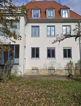Gehobenes Wohnen - 5-Raumwohnung mit Terasse, Balkon, Loggia und 2 Bädern in Villa sucht Nachmieter! - Dresden