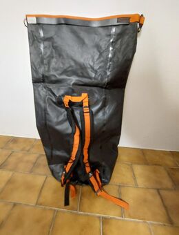 Packsack, schwarz, wasserdicht mit gepolstertem Tragegurt - Frittlingen