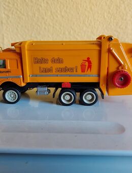 Merzedes Müllabfuhr, orange," Halte dein Land sauber! " - Leipzig Ost