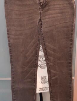 Braune Skinny-Jeans – stylisch, figurbetont & superbequem - Krefeld