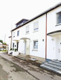 Ein sehr günstiges Reihenhaus mit Nebengebäude (mit viel Platz am Haus) in 89257 Illertissen-Tiefenbach - Illertissen