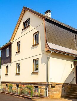 Charmantes Zweifamilienhaus mit großem Garten und vielseitigen Nutzungsmöglichkeiten - Sonneberg