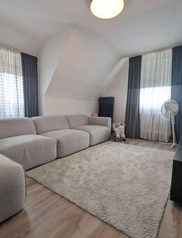 Zentrumsnahes Wohnen: Helle 4-Zimmer-DG-Wohnung mit Charme - Crailsheim