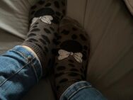 Süße Socken beim Arbeiten getragen - Hilden