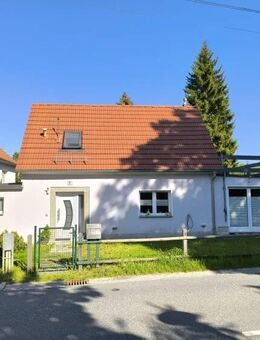 Modernisiertes Einfamilienhaus mit Dachterrasse und Carport - Vermietetes Anlageobjekt - Seifhennersdorf
