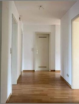 Große, helle 4-Zimmer-Wohnung im 1.OG mit Balkon zentral in Achern - Achern