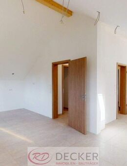 Außergewöhnlich groß: 3-Zimmer-Dachgeschosswohnung mit Balkon ++Decker Immobilien++ - Obertaufkirchen