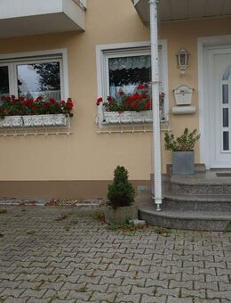 Schöner Wohnen 3 Zimmer Erdgeschoßwohnung/DGarage/Garten/ 94148 Kirchham - Kirchham