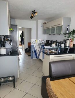 Moderne 4-ZKB Wohnung im 1.OG mit Balkon, 2 Stellplätzen und 2 Kellerräume - Ketsch