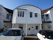Reihenmittelhaus mit kleinem Garten und Garage - Straubing