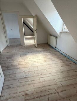 Moderne Dachgeschosswohnung in zentraler Lage - Leuna