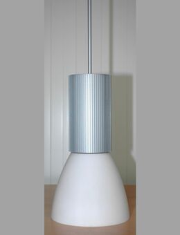 Freistrahlende Rohrpendelleuchte mit LED - Weißaluminium - Polch