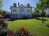 Wohlfühlhaus mit Sonnenterrasse und traumhaftem Garten mit Blick in die Weinberge! - Riol