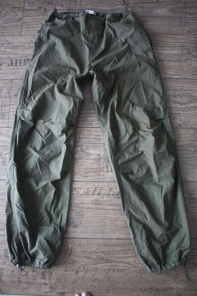 Stradivarius Parachute Pants Fallschirmhose Fliegerhose Khaki 34 36 TOP reine Baumwolle - Hoppegarten
