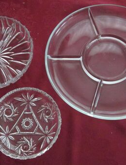 Glas-Schüsselchen + 2 Glas-Unterteiler für Naschsachen + 6 Dessertgläser + 4 Glas-Platten (2x rund mit Motiv, 2x länglich) - München