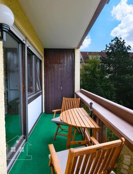 Großzügige helle 3 Zimmer Wohnung, mit Balkon zum Innenhof - München