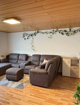 Großzügige 5-Zimmer Wohnung mit Balkon in ruhiger Lage von Weisendorf - Weisendorf