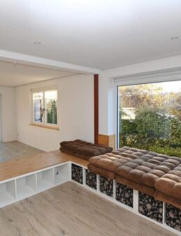 Großzügige 6-Zimmer-Maisonettewohnung mit zwei Balkonen, Sauna und Garage - Loßburg