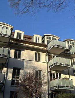 Schwachhausen: ruhige 3 Zi. Wohnung m. 2 Balkonen, EBK, Abstellraum, Keller Parkett u. TG-Stellplatz - Bremen