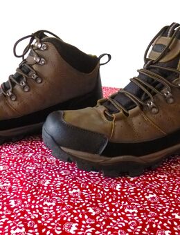 Midcut LEDER Stiefel Trekkingschuhe. *NEU* Wanderstiefel. Hohe Sneaker. Walking Boots. Schnürstiefel. TOP Verarbeitung. Farbe: Mittleres Braun. Super griffige Sohle. Angenehme Schaft-Rand-Polsterung. LADEN-NEU. Gr. 45, passt auch für Gr. 46. Landrover. - Bad Oeynhausen