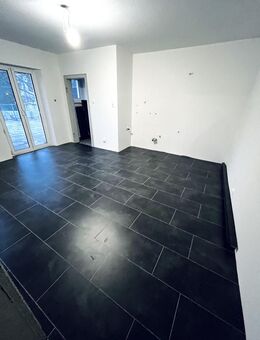 Neu renovierte 5 ZKB-Mietwohnung mit Dachterrasse in St. Ingbert-Mitte zu vermieten! - Sankt Ingbert