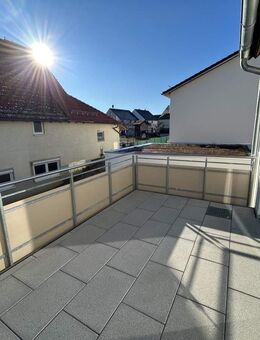 Helle 4-Zimmer-Wohnung im 1.OG mit Süd-Balkon - Komfortabel, lichtdurchflutet & mit Gäste-WC - Deckenpfronn