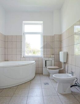 Geräumige 2-Raum-Wohnung mit Tageslichtbad - Werdau