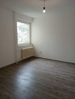 Modernisierte 3-Zimmer-Erdgeschosswohnung mit Balkon! - Bielefeld