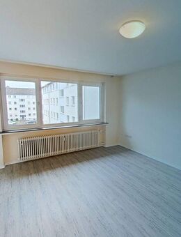 Komfortable 3-Zimmer-Wohnung mit überdachtem BALKON und Tageslichtbad mit Dusche und Badewanne - Paderborn